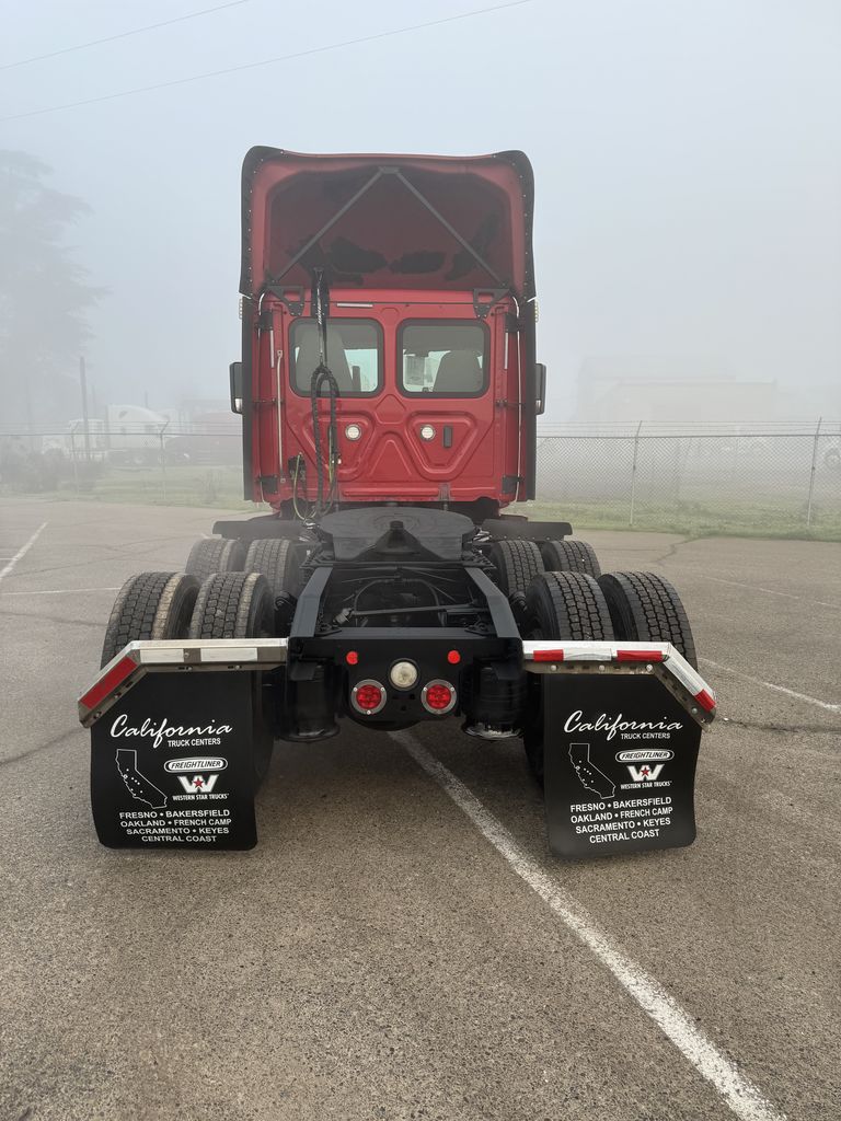 2018 Freightliner Cascadia — photo 4