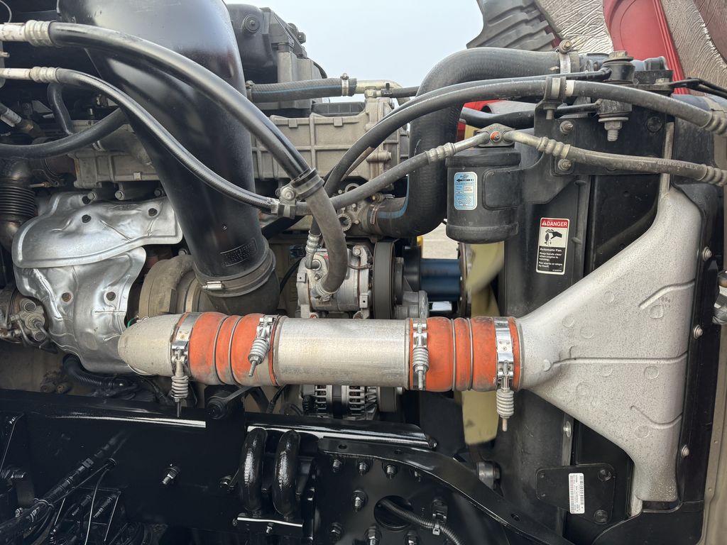 2018 Freightliner Cascadia — photo 6