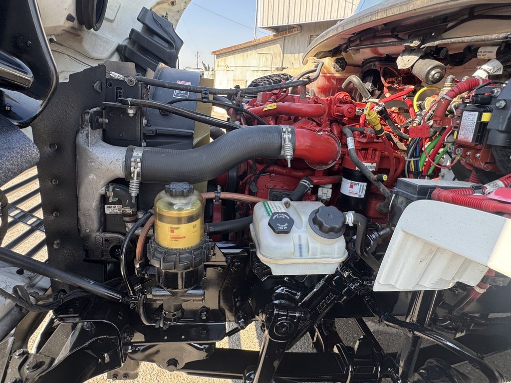 2018 Freightliner eM2 in Fresno, CA — photo 7