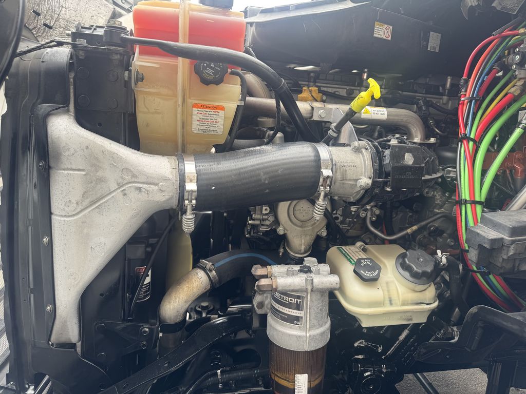 2018 Freightliner Cascadia in Fresno, CA — photo 7