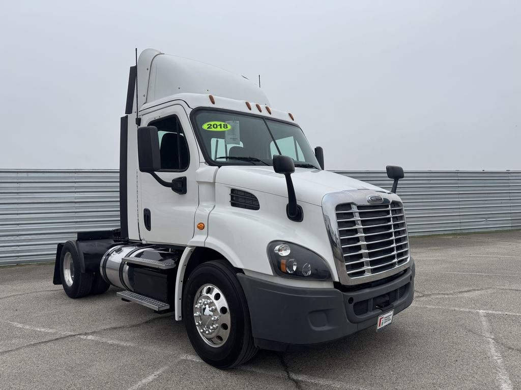 2018 Freightliner Cascadia in Fresno, CA — photo 2