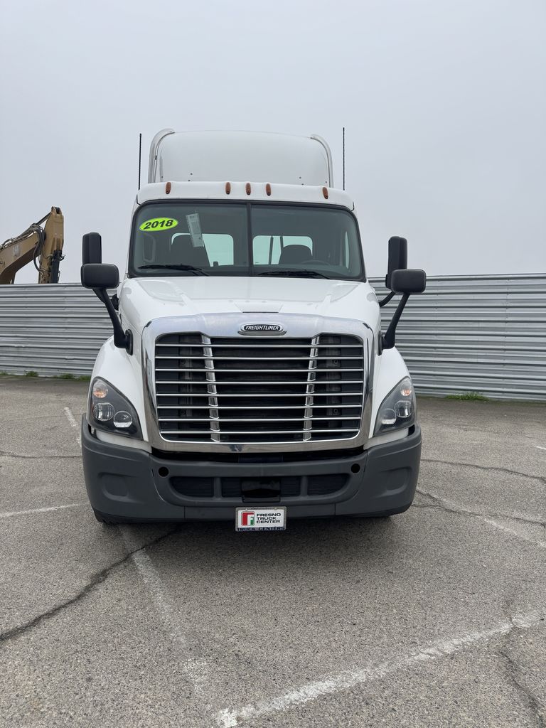 2018 Freightliner Cascadia in Fresno, CA — photo 3