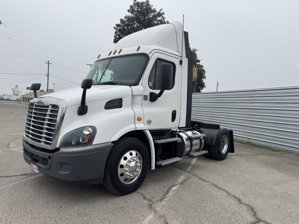 2018 Freightliner Cascadia in Fresno, CA
