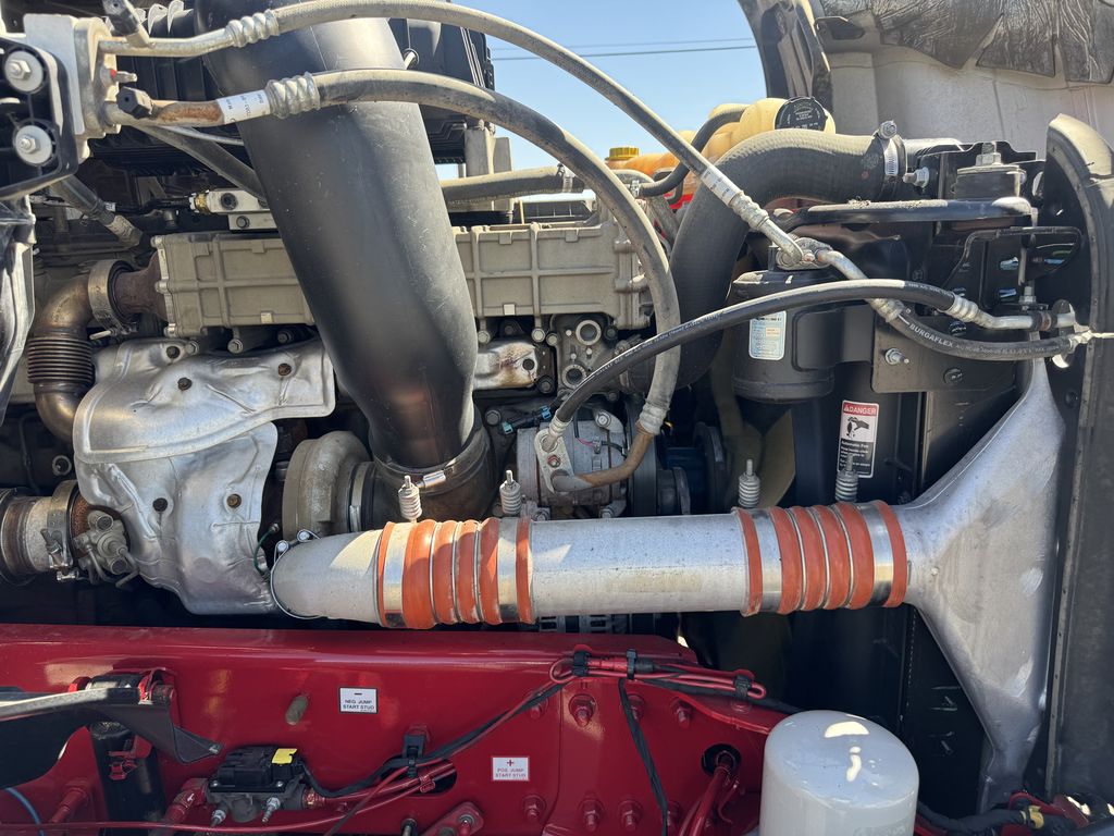 2019 Freightliner Cascadia — photo 7