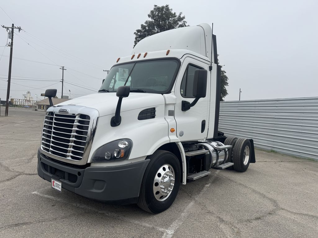 2018 Freightliner Cascadia in Fresno, CA