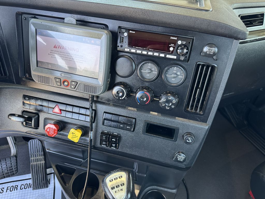 2025 Freightliner Cascadia — photo 5