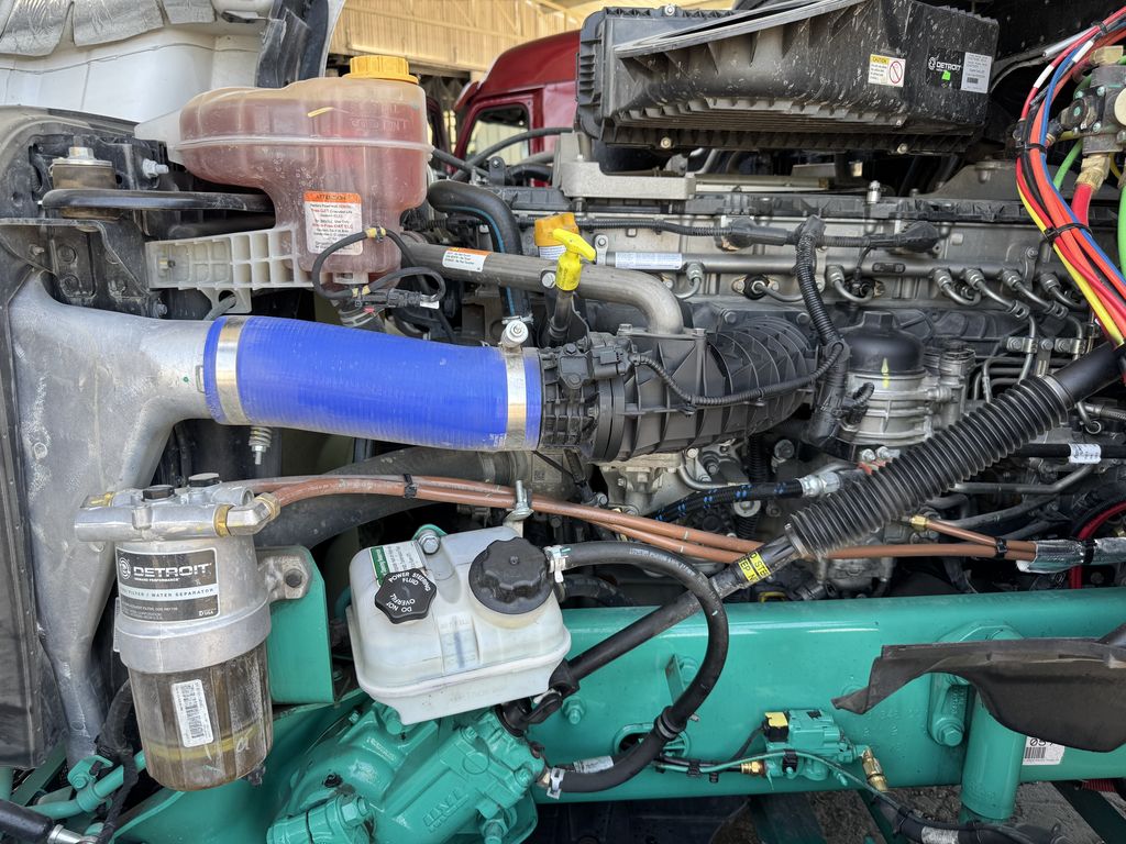 2025 Freightliner Cascadia — photo 6