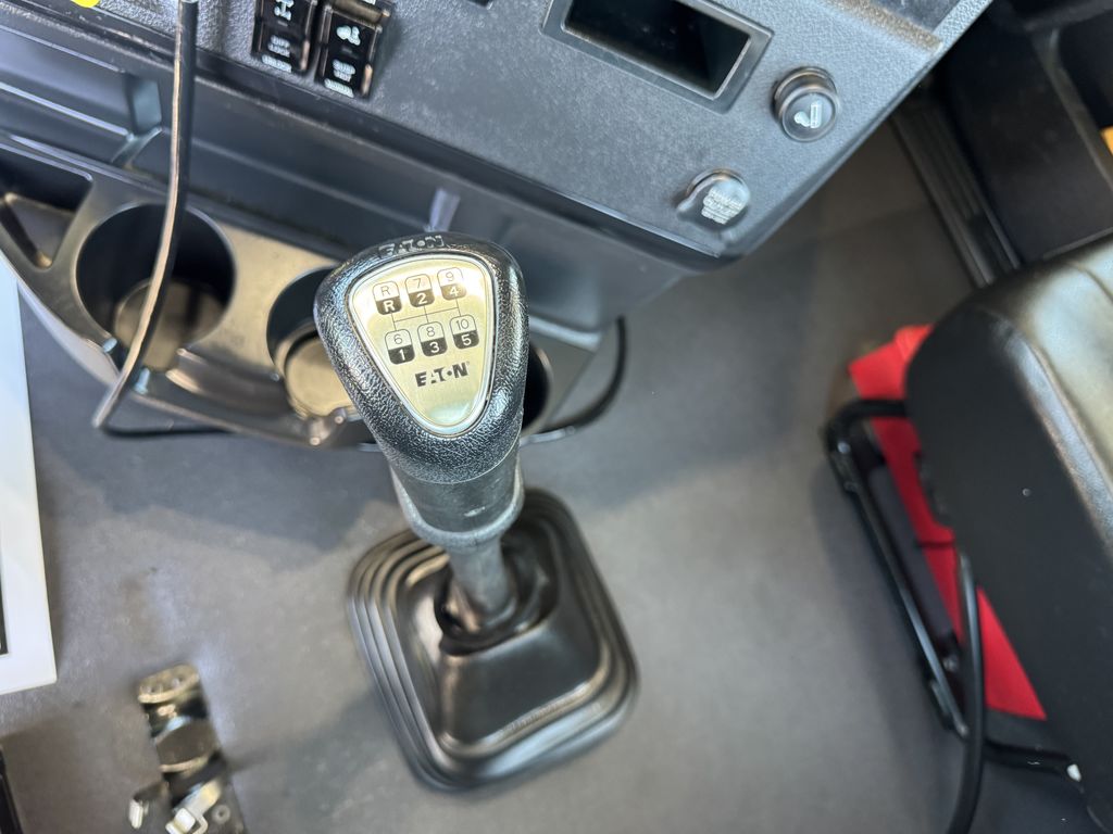 2025 Freightliner Cascadia — photo 8