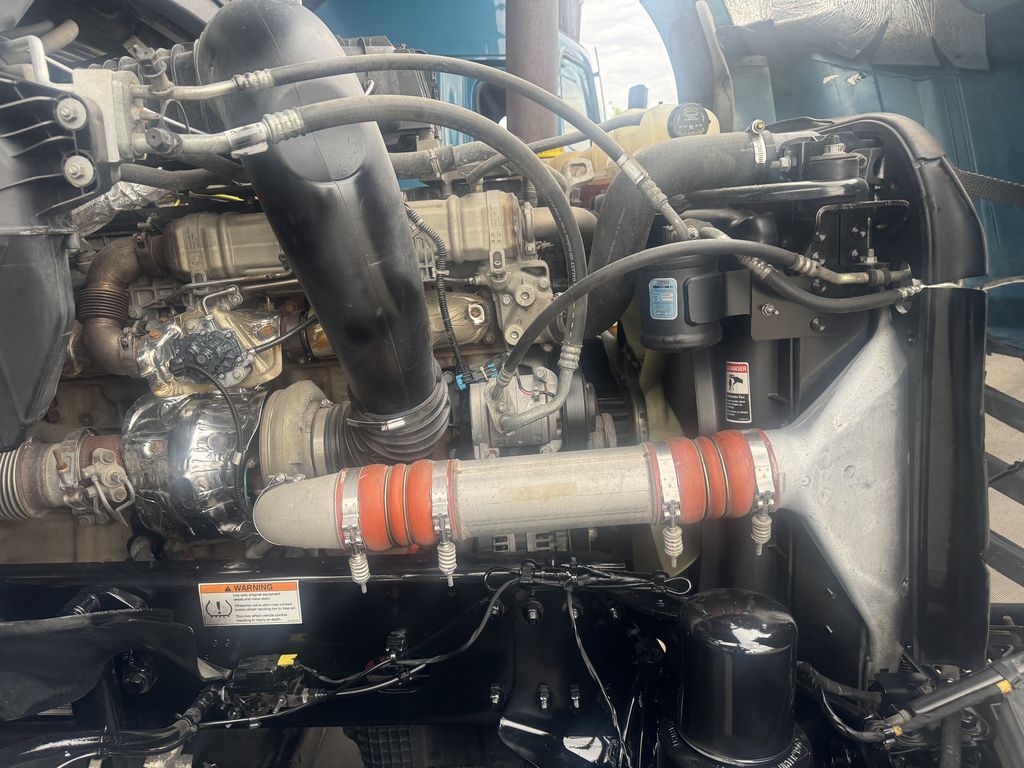 2022 Freightliner Cascadia in Fresno, CA — photo 7