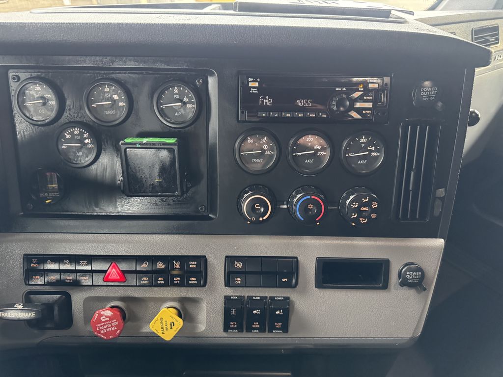 2022 Freightliner Cascadia in Fresno, CA — photo 5