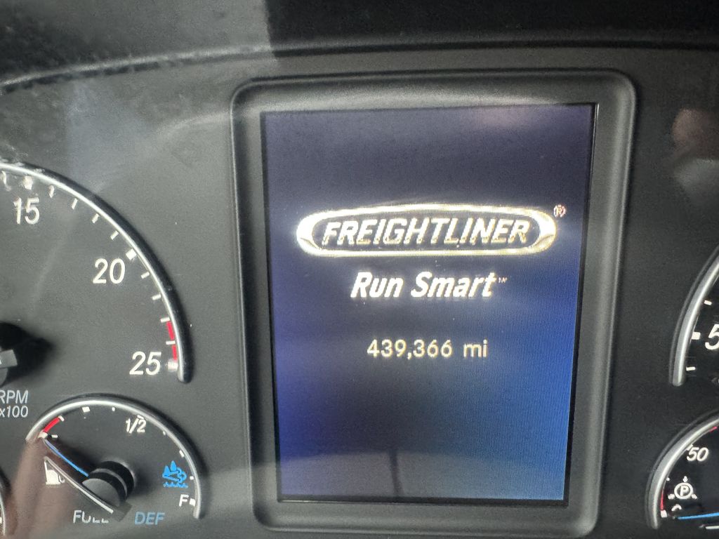2022 Freightliner Cascadia in Fresno, CA — photo 8