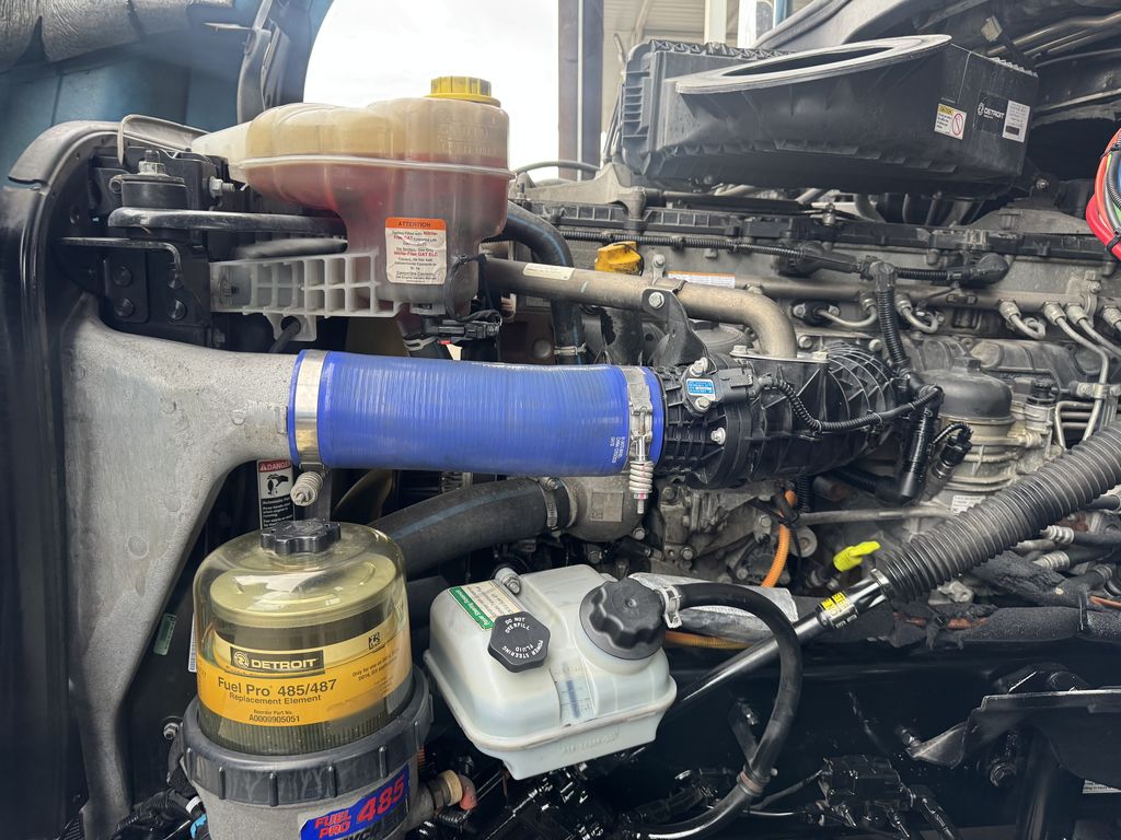 2022 Freightliner Cascadia in Fresno, CA — photo 6