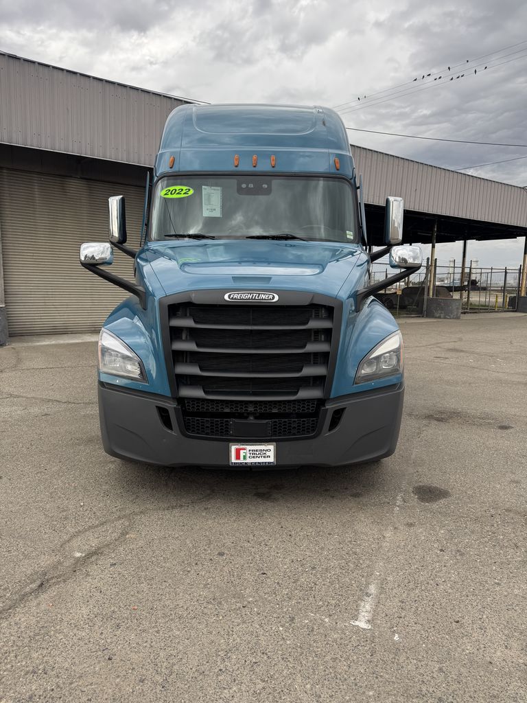 2022 Freightliner Cascadia in Fresno, CA — photo 3