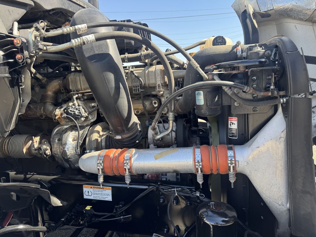 2023 Freightliner Cascadia in Fresno, CA — photo 7