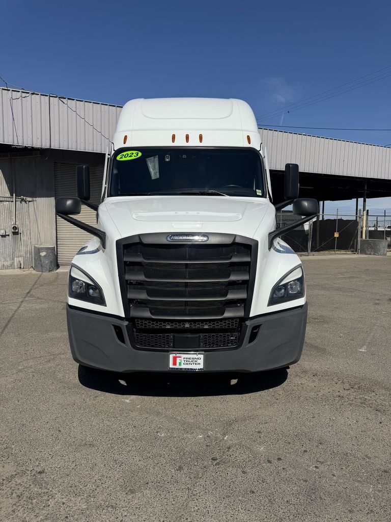 2023 Freightliner Cascadia in Fresno, CA — photo 3