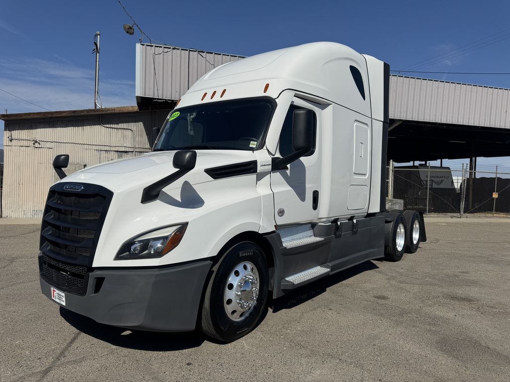 2023 Freightliner Cascadia in Fresno, CA — photo 2