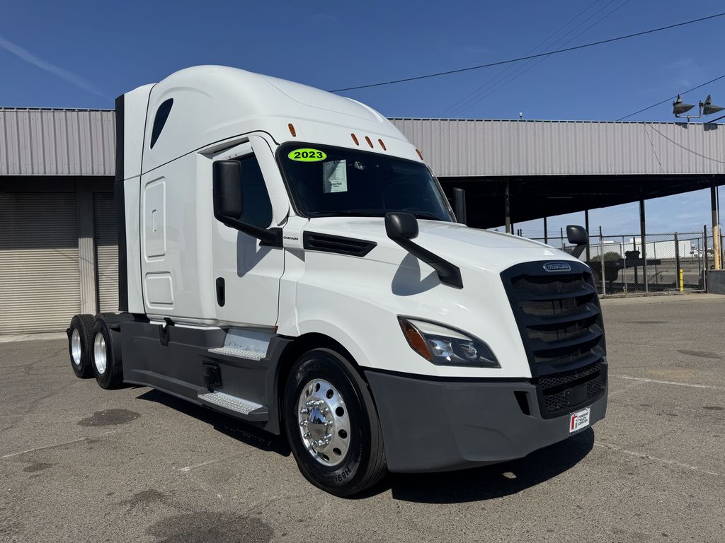 2023 Freightliner Cascadia in Fresno, CA