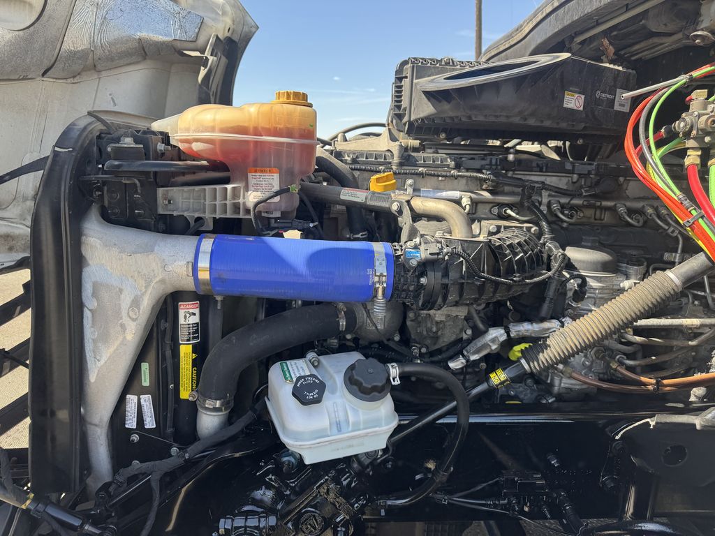 2023 Freightliner Cascadia in Fresno, CA — photo 6