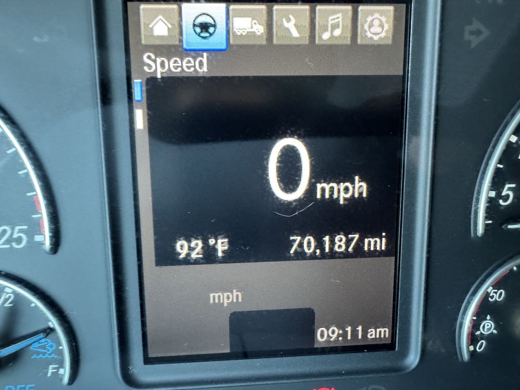 2025 Freightliner Cascadia — photo 8