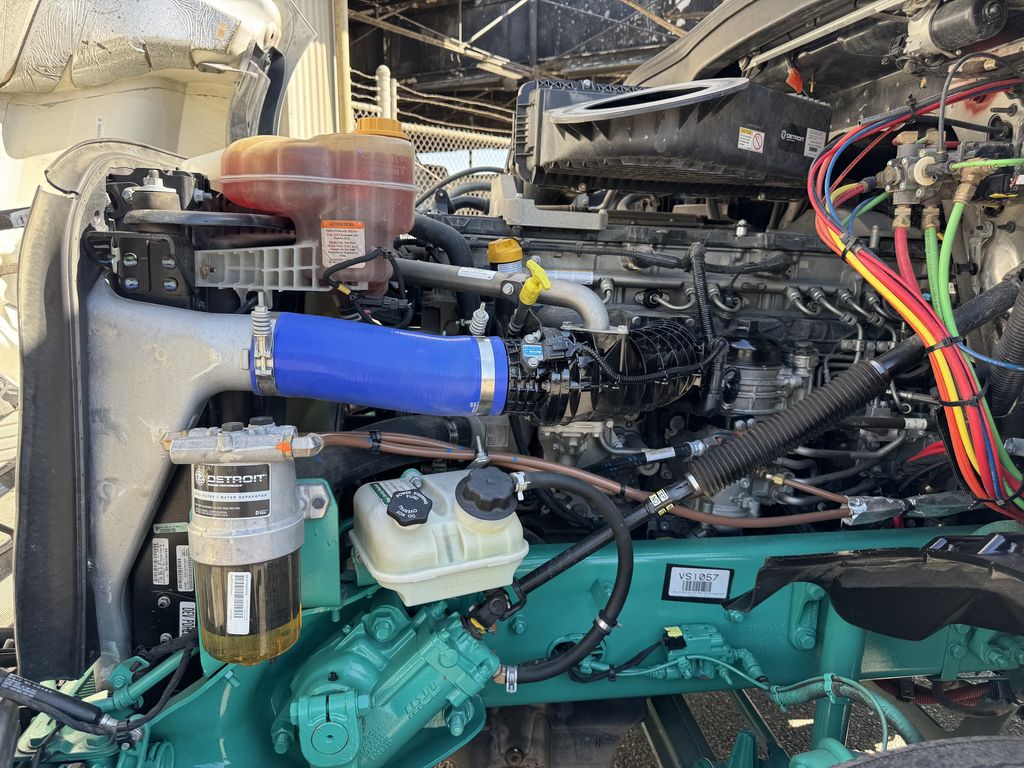 2025 Freightliner Cascadia — photo 7