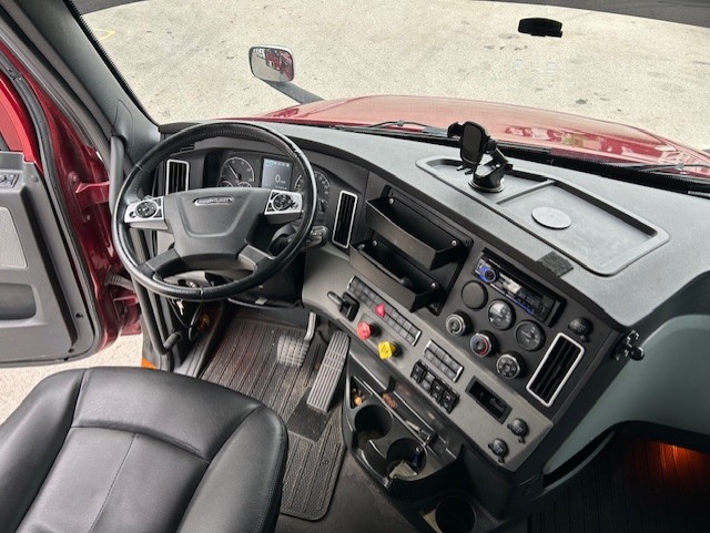 2023 Freightliner Cascadia in Nashville, TN — photo 8