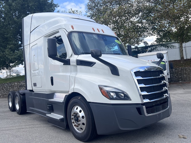 2022 Freightliner Cascadia photo 3
