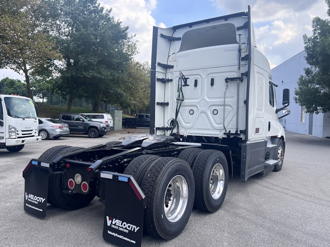 2022 Freightliner Cascadia photo 4