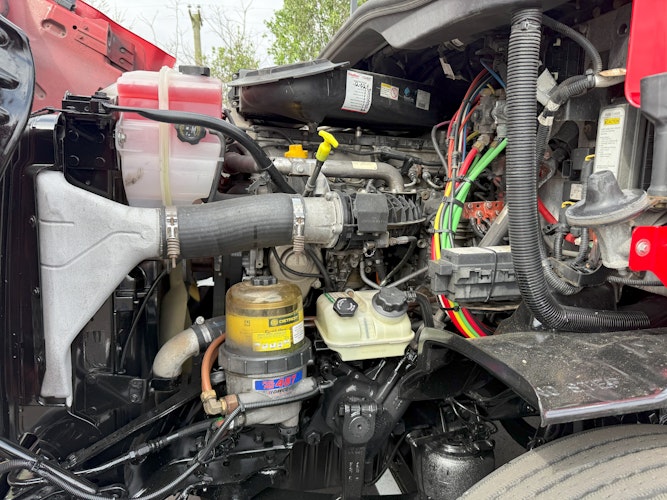 2019 Freightliner Cascadia 113" sleeper cab photo 4