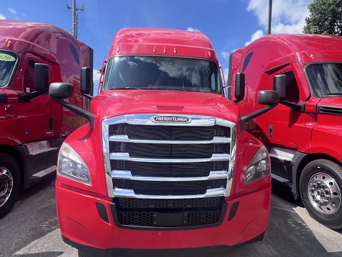 2021 Freightliner Cascadia 126" Sleeper Cab photo 2