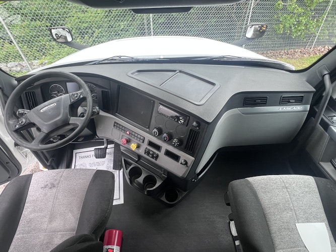 2021 Freightliner Cascadia 126" Sleeper Cab photo 4