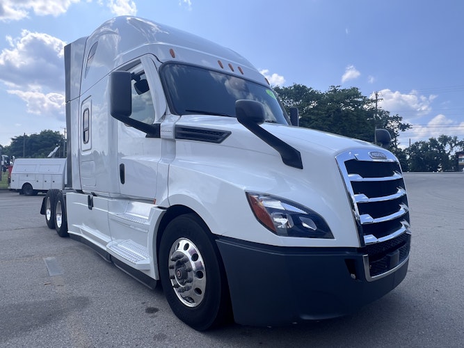 2021 Freightliner Cascadia 126" Sleeper Cab photo 3
