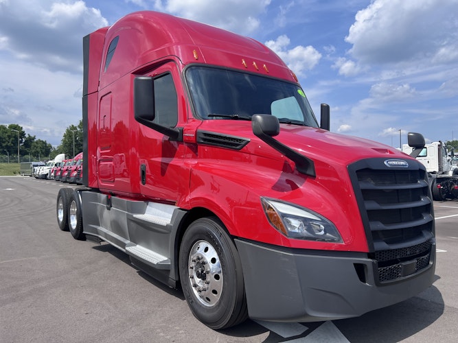 2020 Freightliner Cascadia 126" Sleeper Cab photo 3