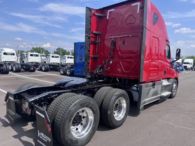 2020 Freightliner Cascadia 126" Sleeper Cab photo 4