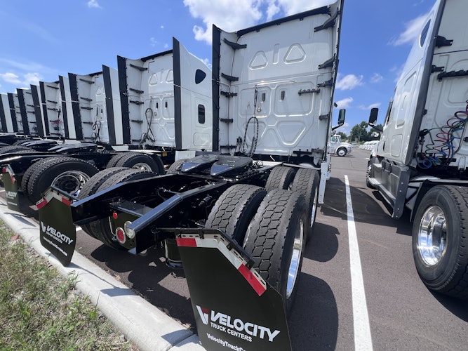 2021 Freightliner Cascadia 126" Sleeper Cab photo 3