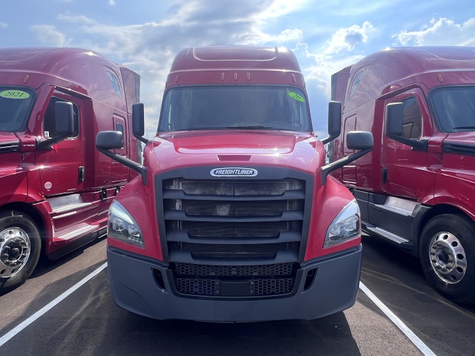 2020 Freightliner Cascadia 126" Sleeper Cab photo 2