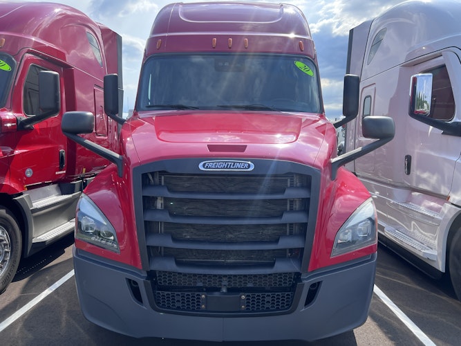 2020 Freightliner Cascadia 126" Sleeper Cab photo 2