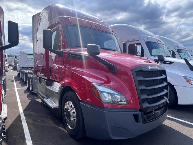 2020 Freightliner Cascadia 126" Sleeper Cab photo 3