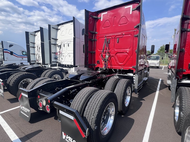 2020 Freightliner Cascadia 126" Sleeper Cab photo 4