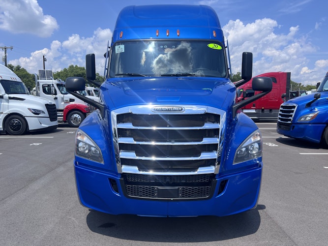 2021 Freightliner Cascadia 126" Sleeper Cab photo 2