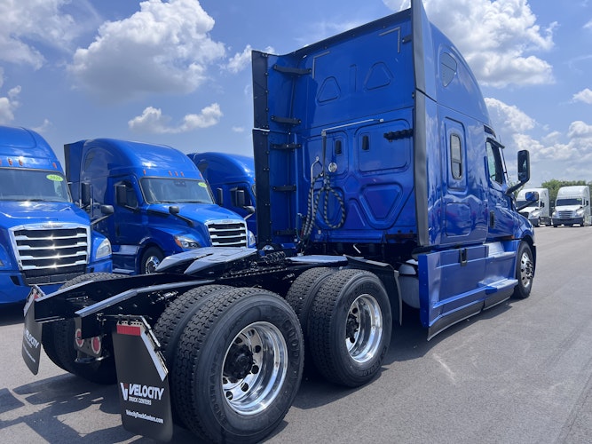 2021 Freightliner Cascadia 126" Sleeper Cab photo 4