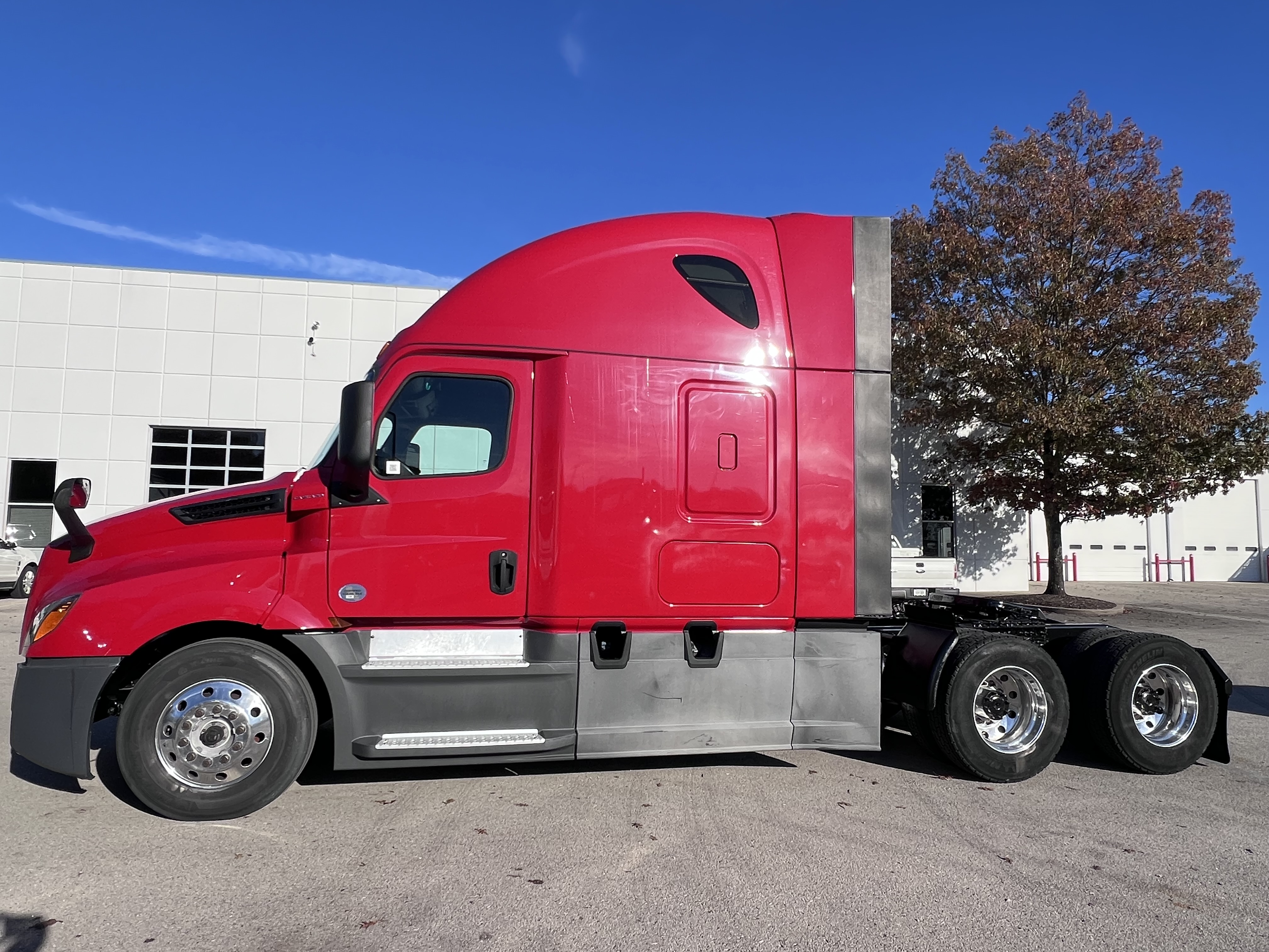 2020 Freightliner Cascadia in Nashville, TN — photo 2
