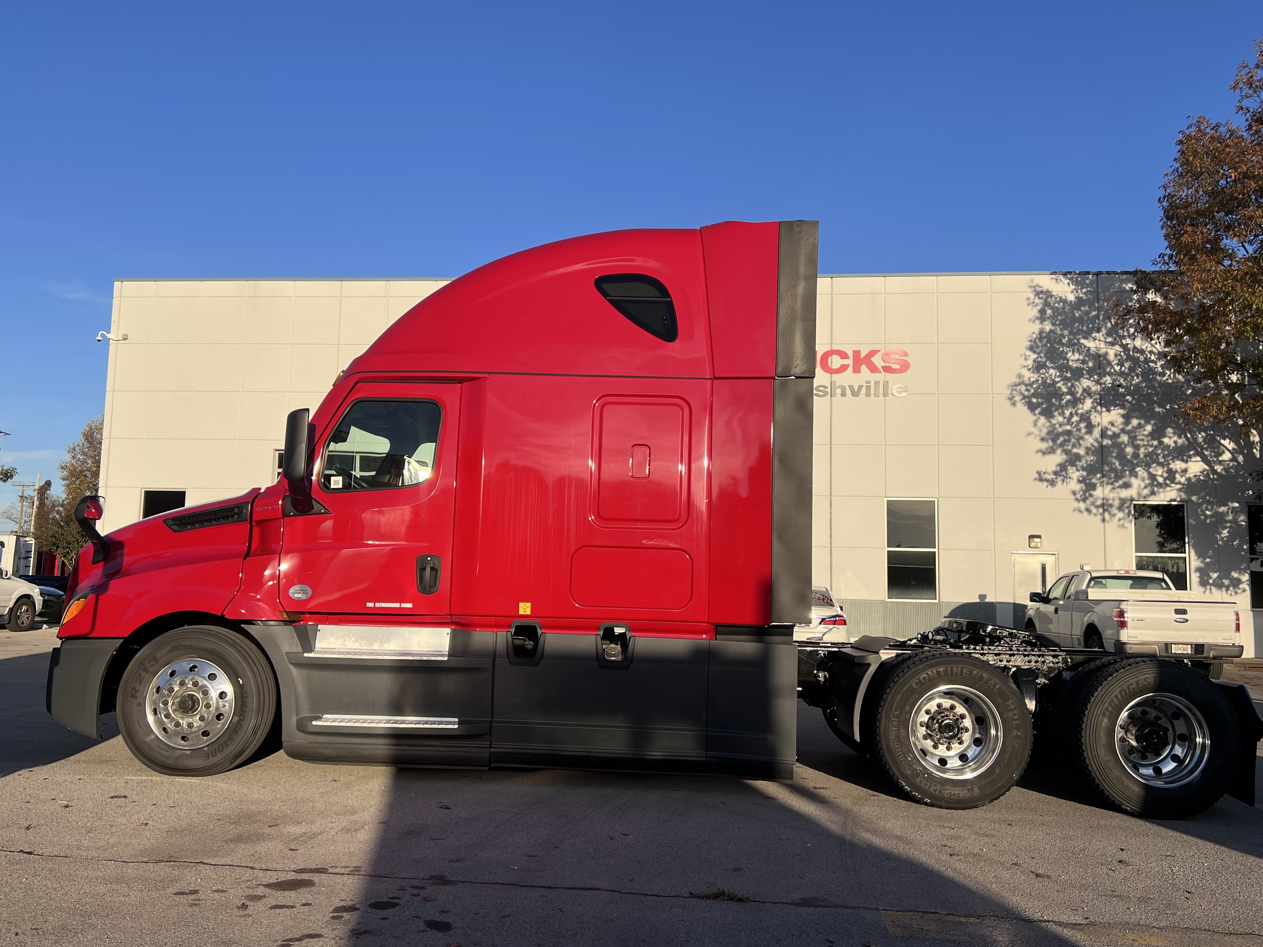 2020 Freightliner Cascadia in Nashville, TN — photo 2