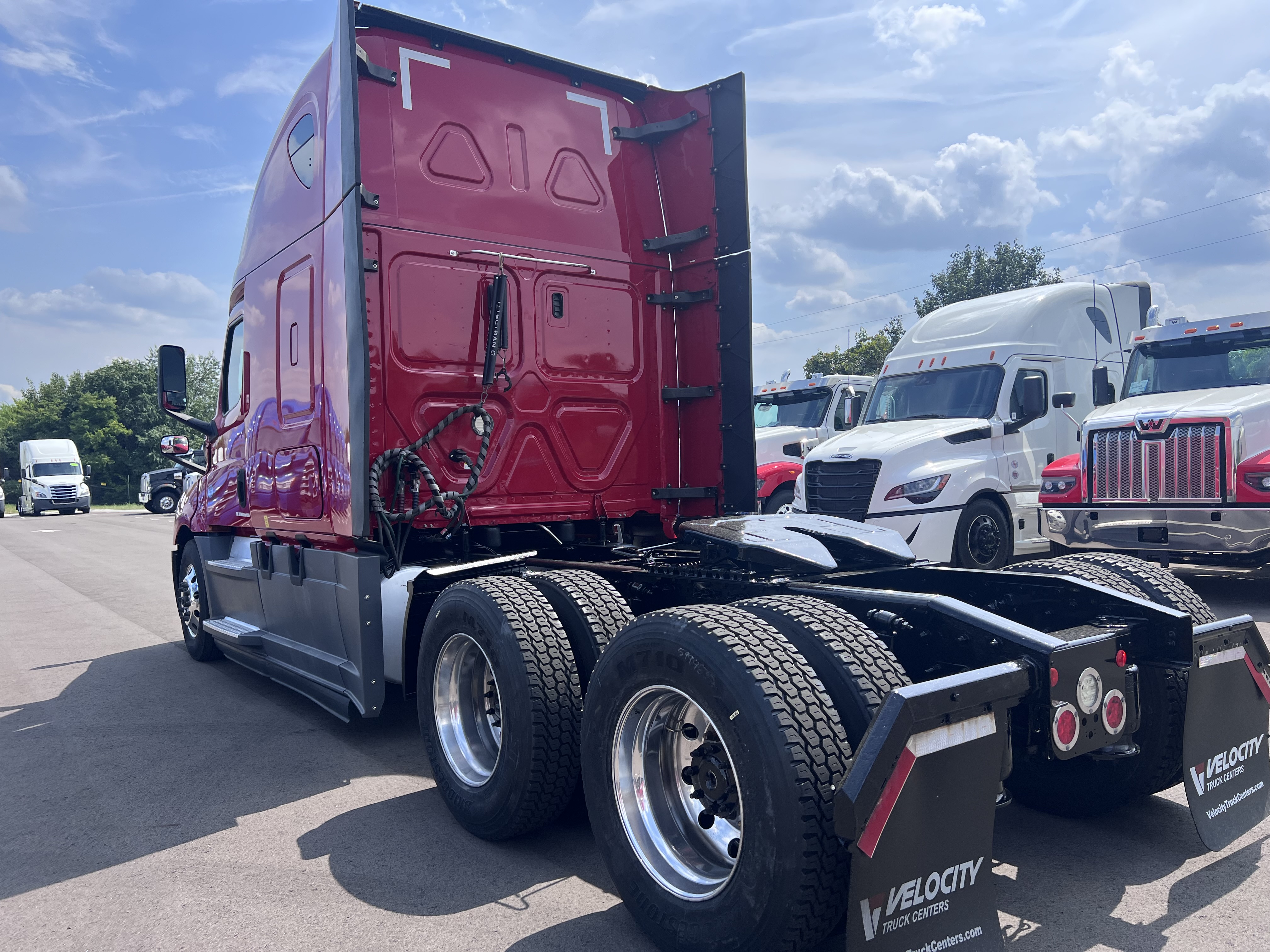 2020 Freightliner Cascadia in Nashville, TN — photo 3