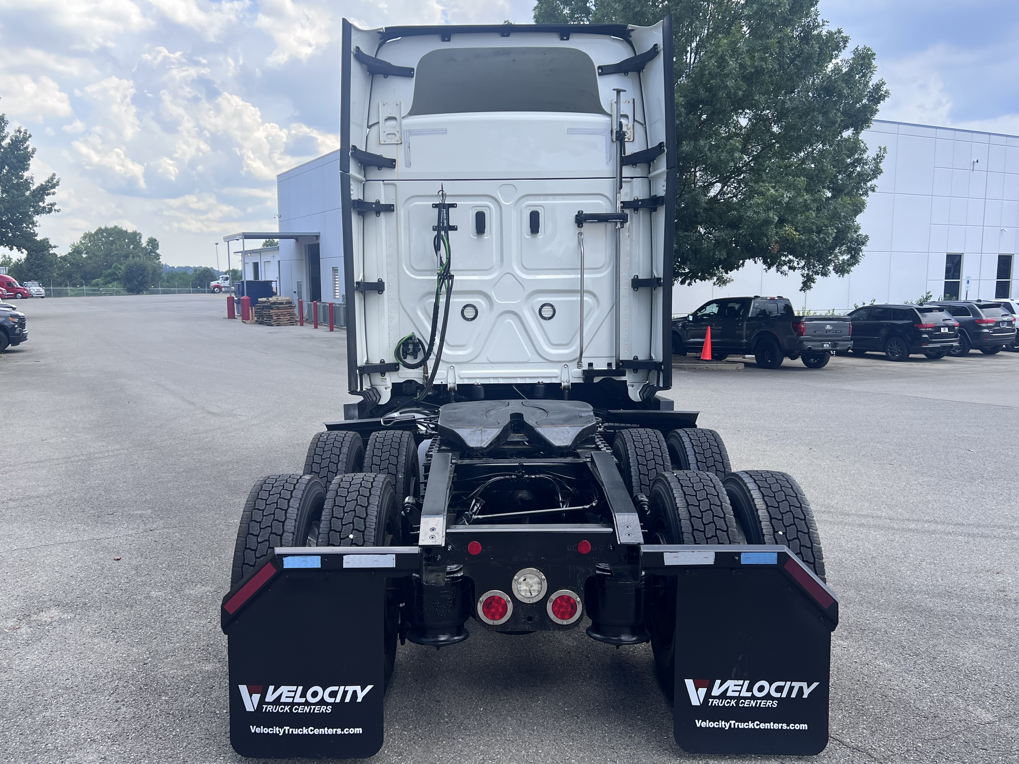 2022 Freightliner Cascadia in Nashville, TN — photo 5