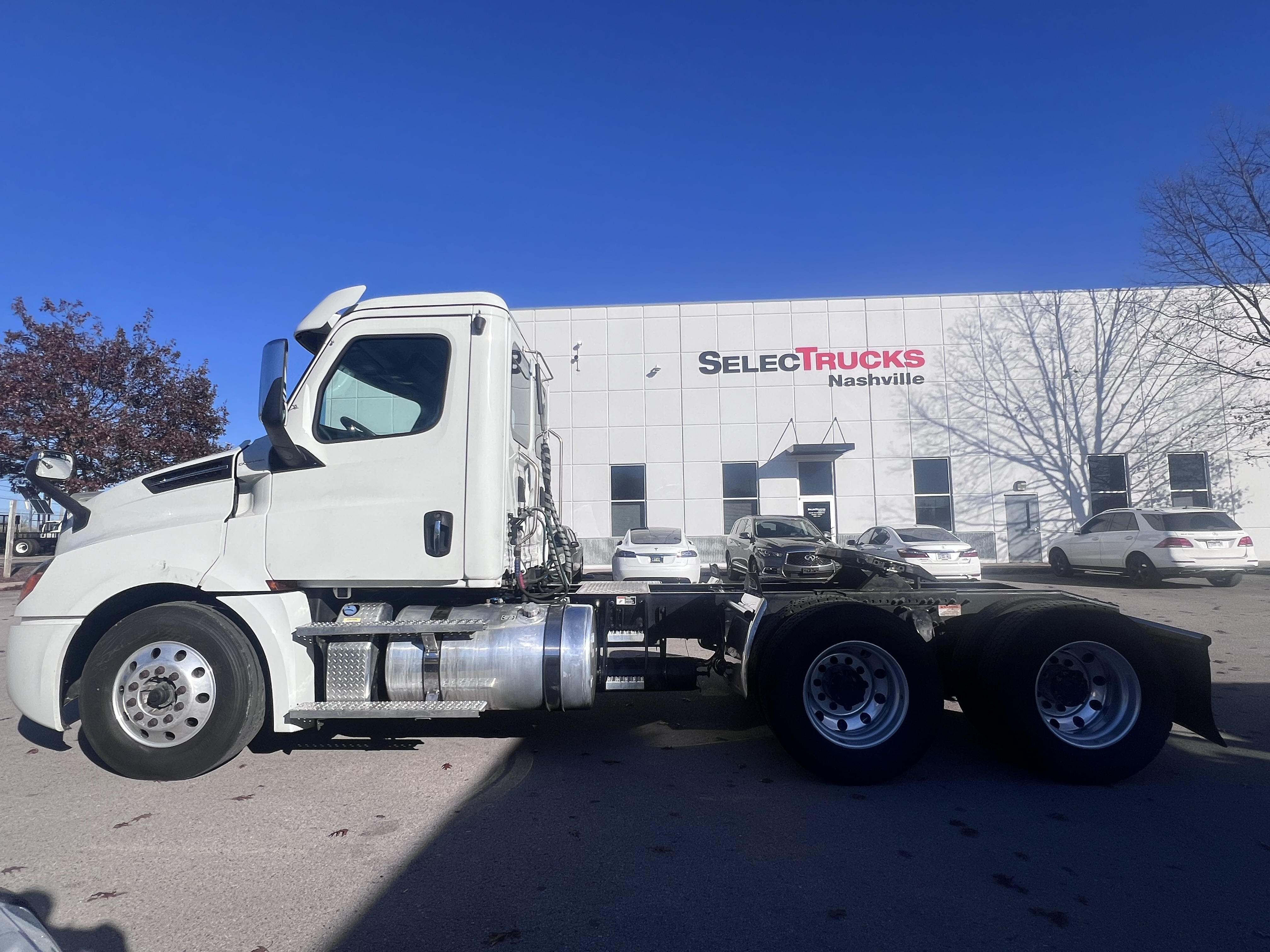 2023 Freightliner Cascadia in Nashville, TN — photo 2