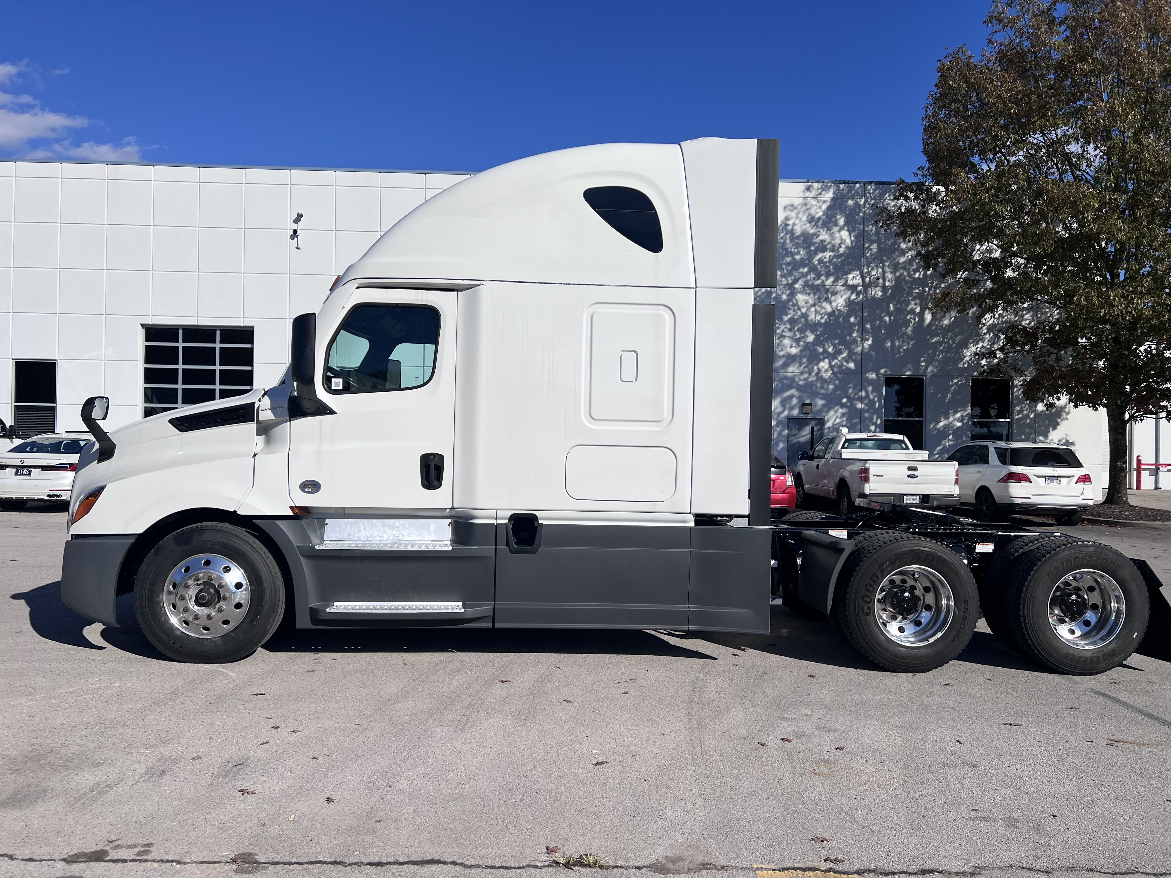 2022 Freightliner Cascadia in Nashville, TN — photo 2