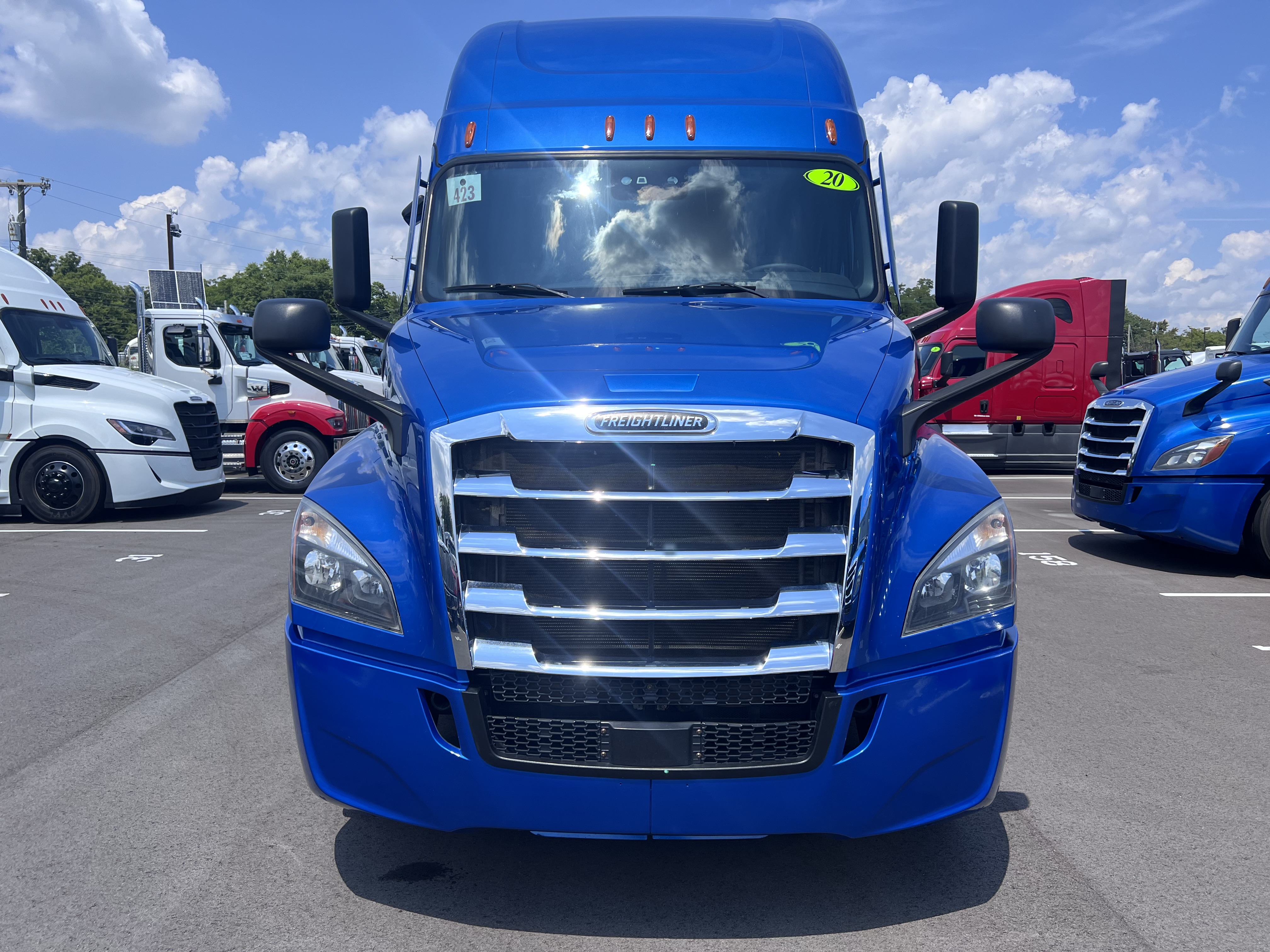 2021 Freightliner Cascadia in Nashville, TN — photo 2