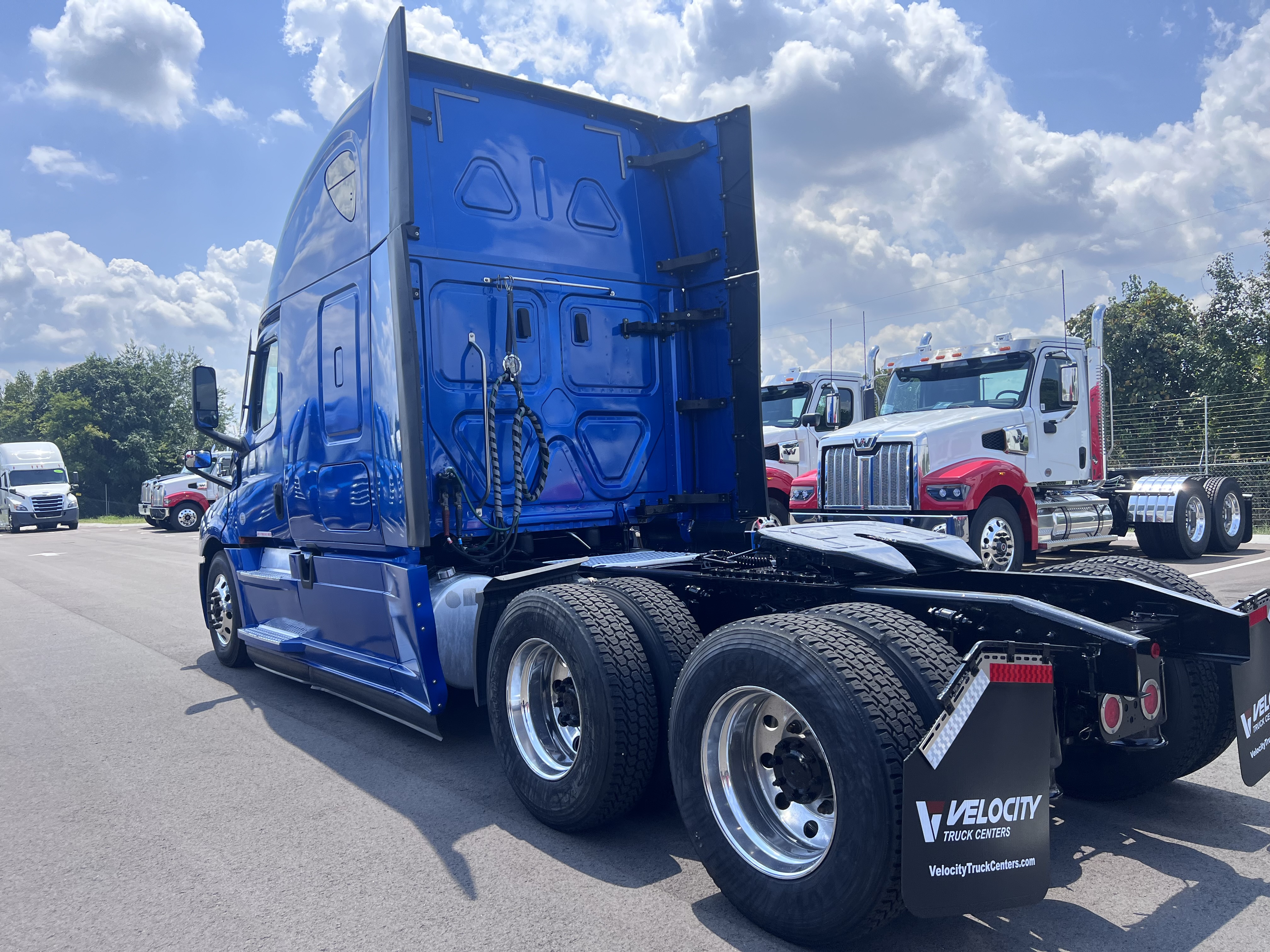 2021 Freightliner Cascadia in Nashville, TN — photo 6